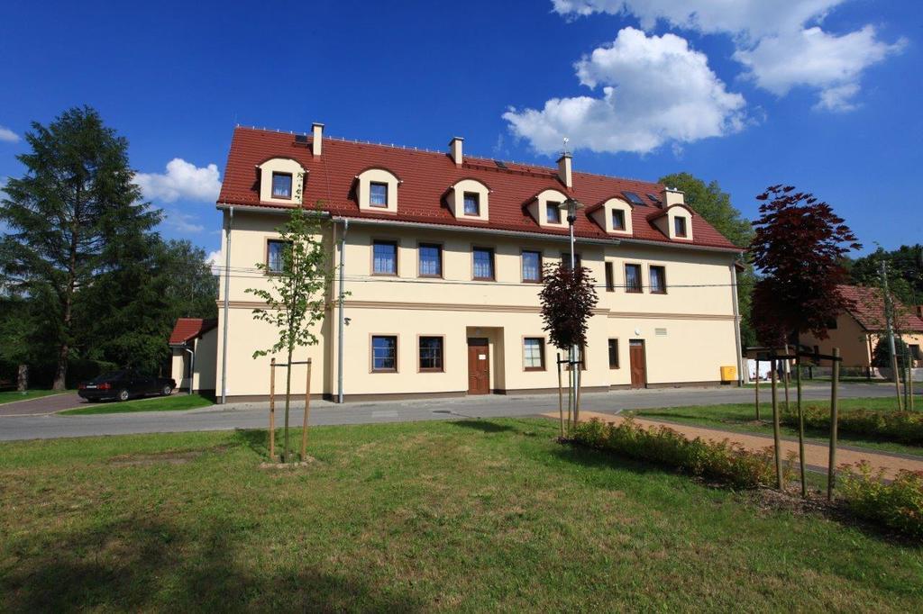 Hotel Modrzewiowy Dwor Gliwice Buitenkant foto