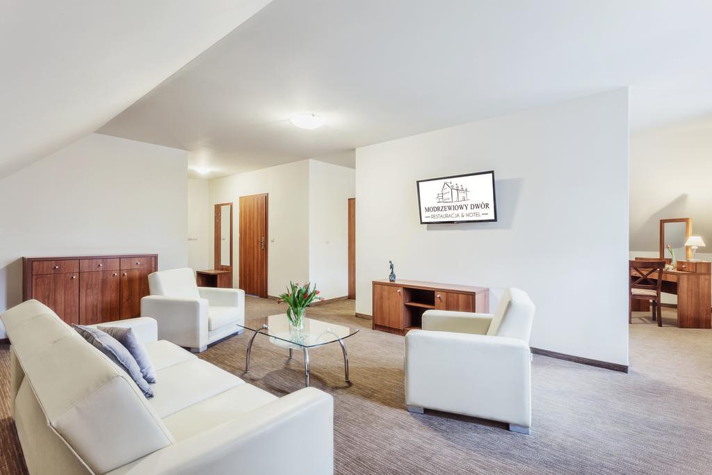 Hotel Modrzewiowy Dwor Gliwice Buitenkant foto