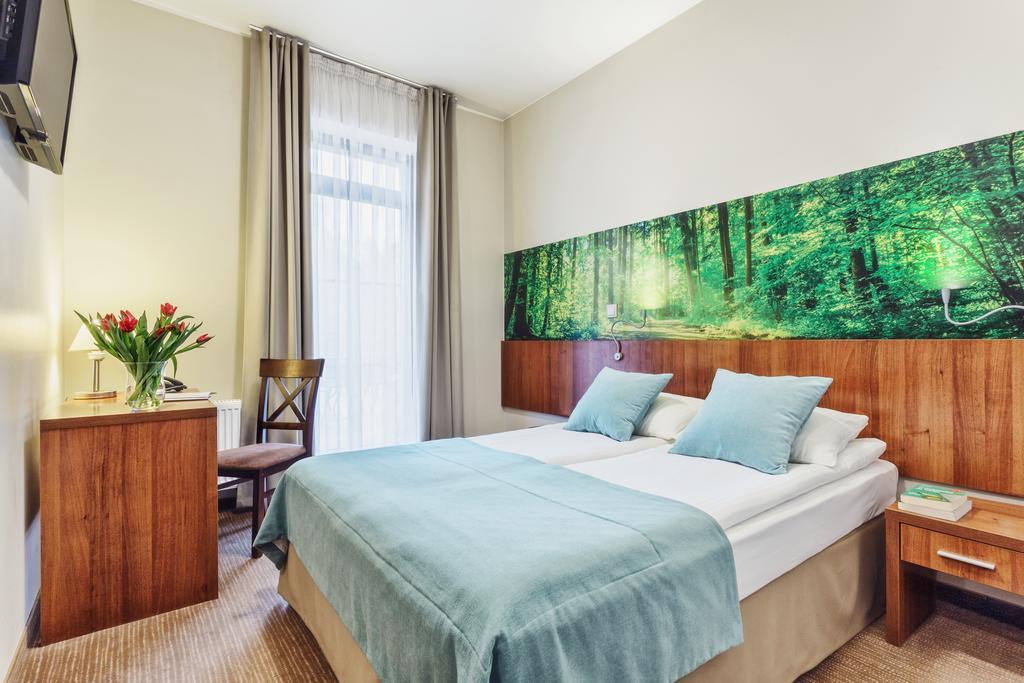 Hotel Modrzewiowy Dwor Gliwice Buitenkant foto
