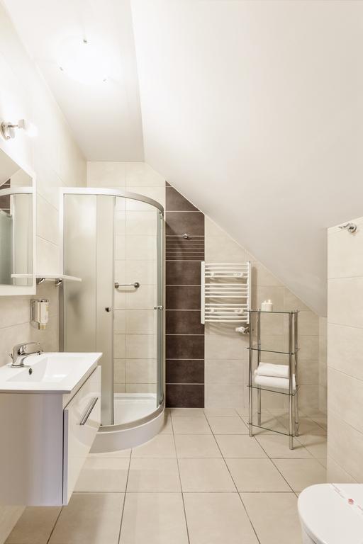 Hotel Modrzewiowy Dwor Gliwice Buitenkant foto