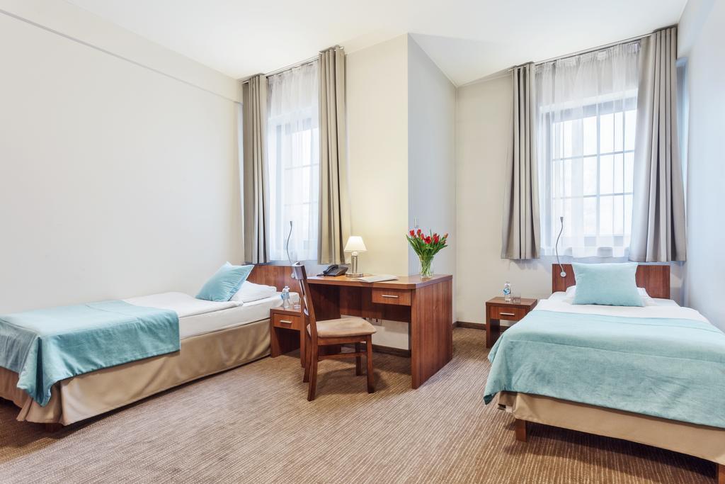 Hotel Modrzewiowy Dwor Gliwice Buitenkant foto