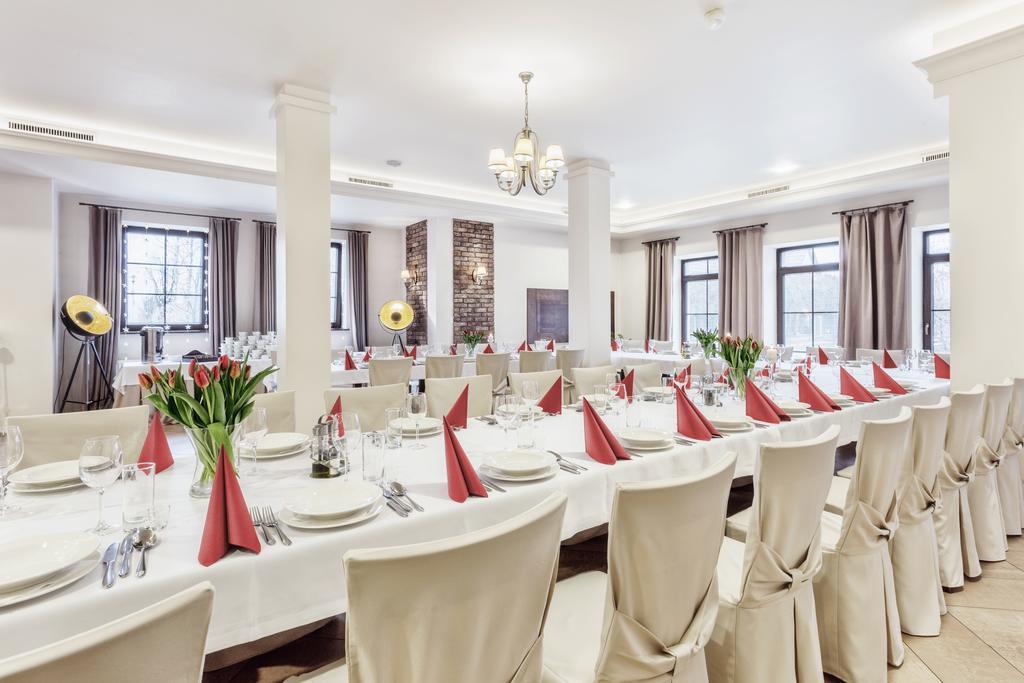 Hotel Modrzewiowy Dwor Gliwice Buitenkant foto