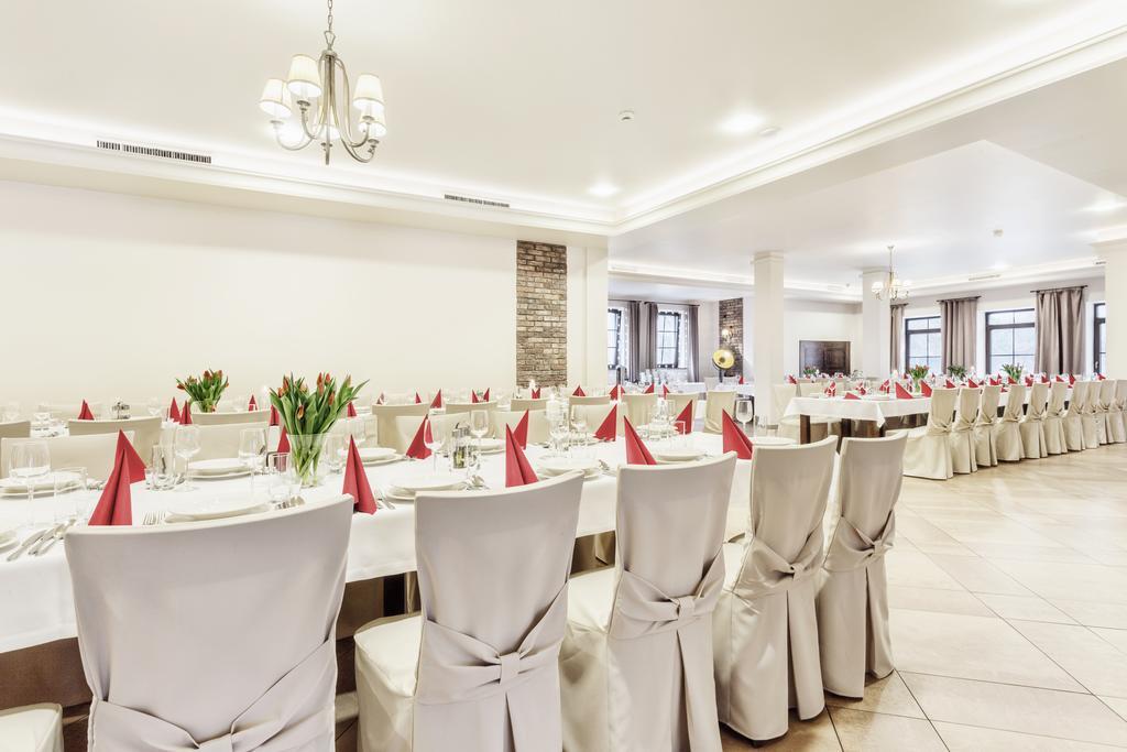 Hotel Modrzewiowy Dwor Gliwice Buitenkant foto