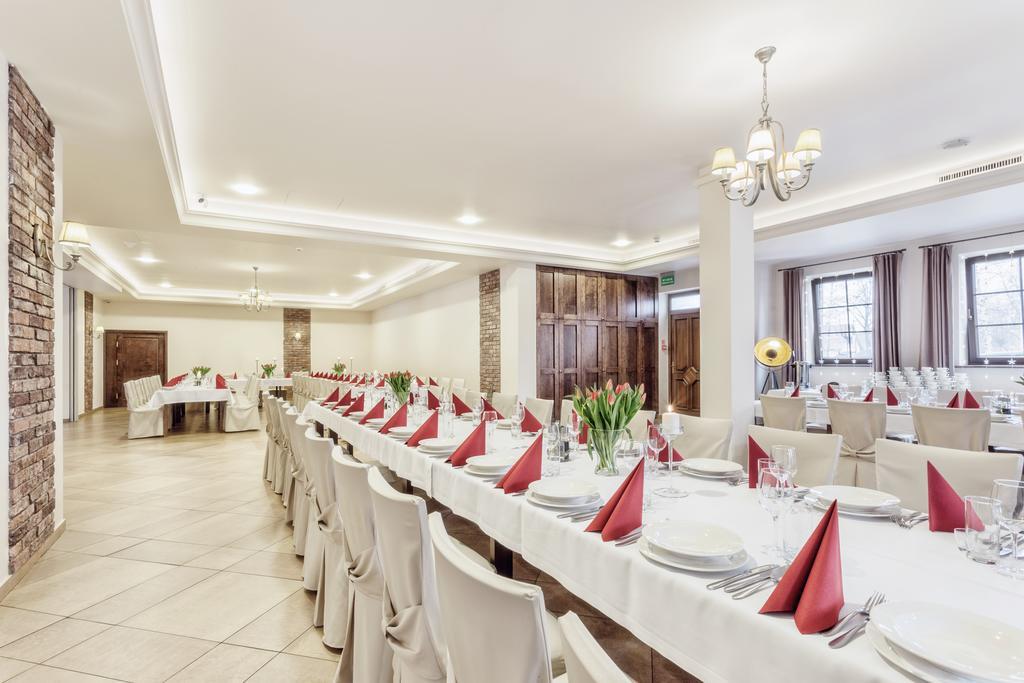 Hotel Modrzewiowy Dwor Gliwice Buitenkant foto