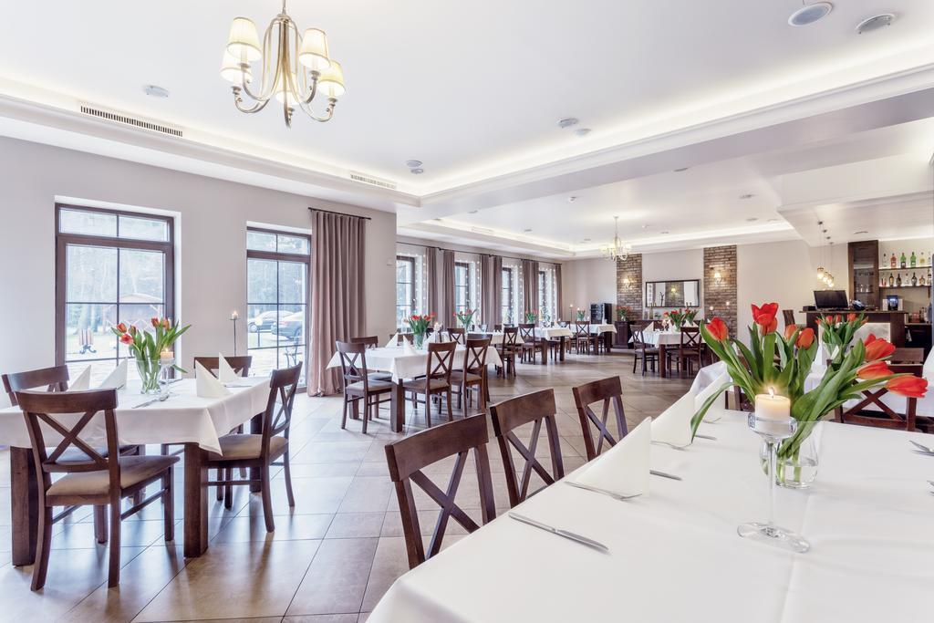 Hotel Modrzewiowy Dwor Gliwice Buitenkant foto