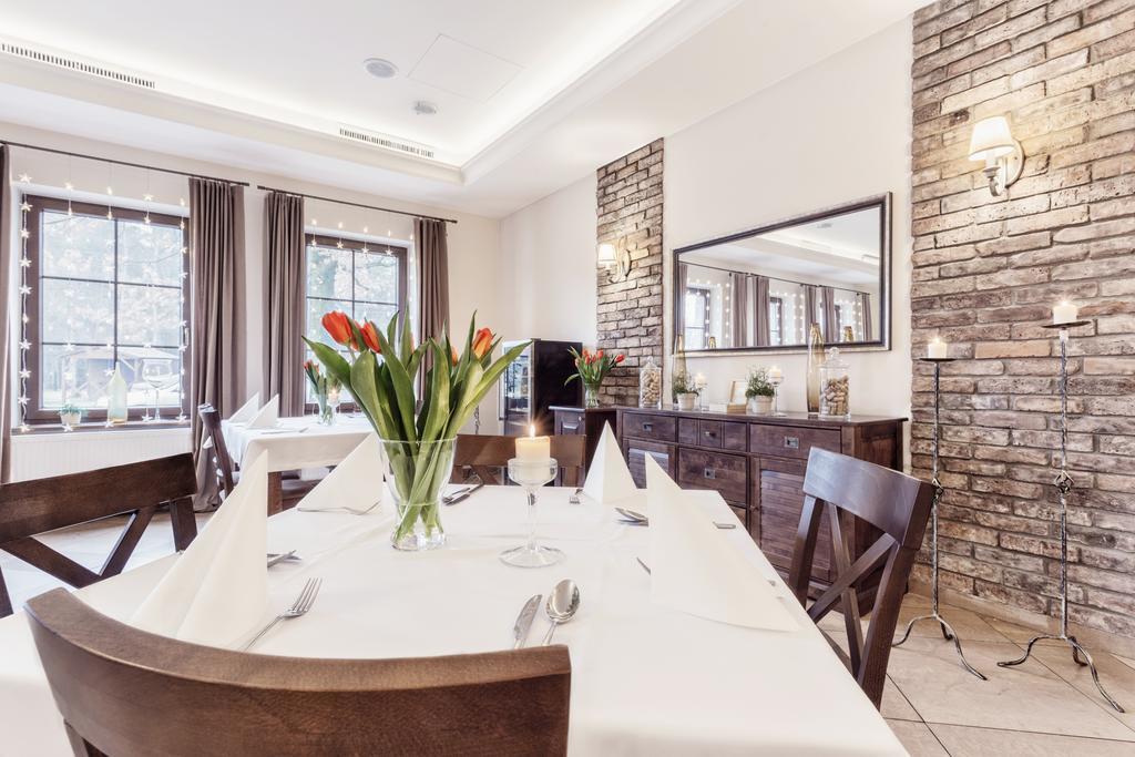 Hotel Modrzewiowy Dwor Gliwice Buitenkant foto