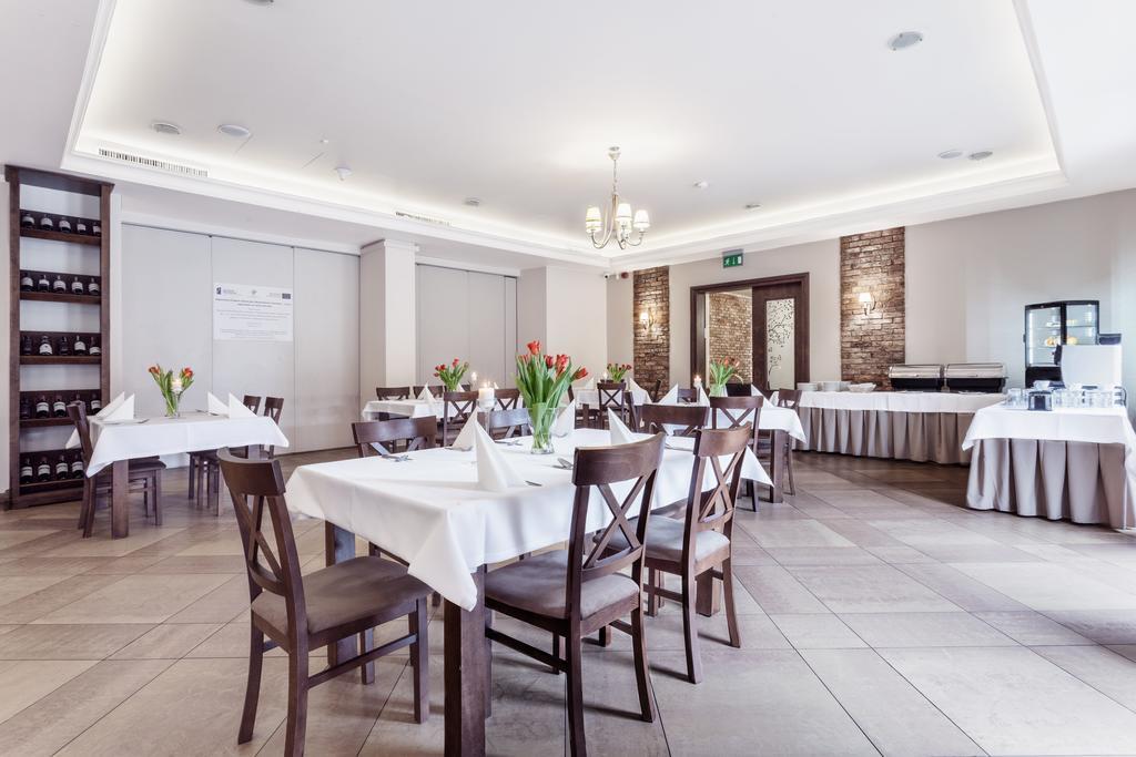 Hotel Modrzewiowy Dwor Gliwice Buitenkant foto