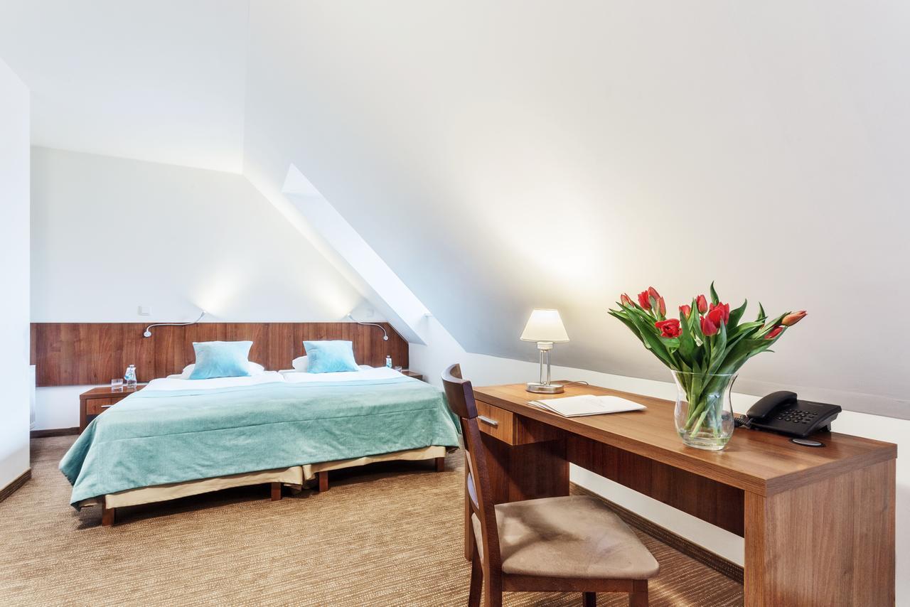 Hotel Modrzewiowy Dwor Gliwice Buitenkant foto